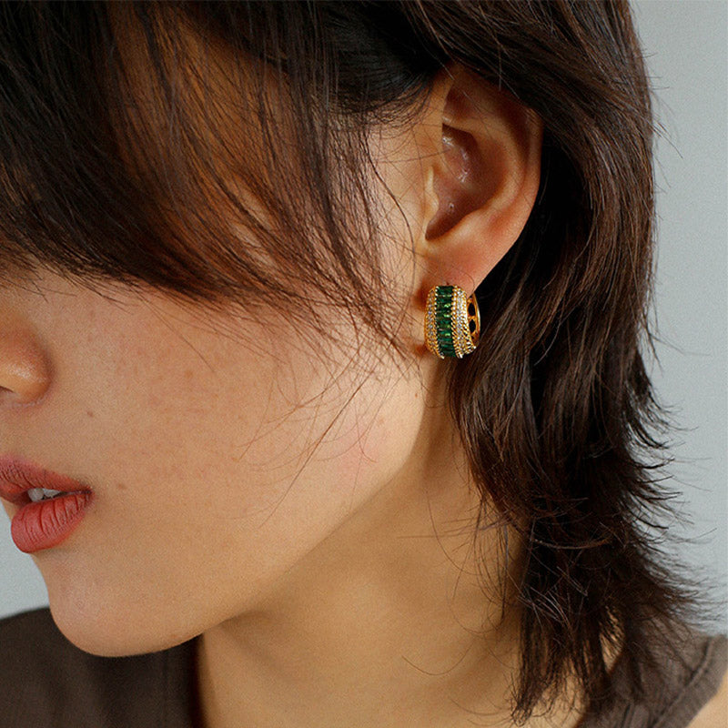 PEETTY hollow zircon hoop earrings green model