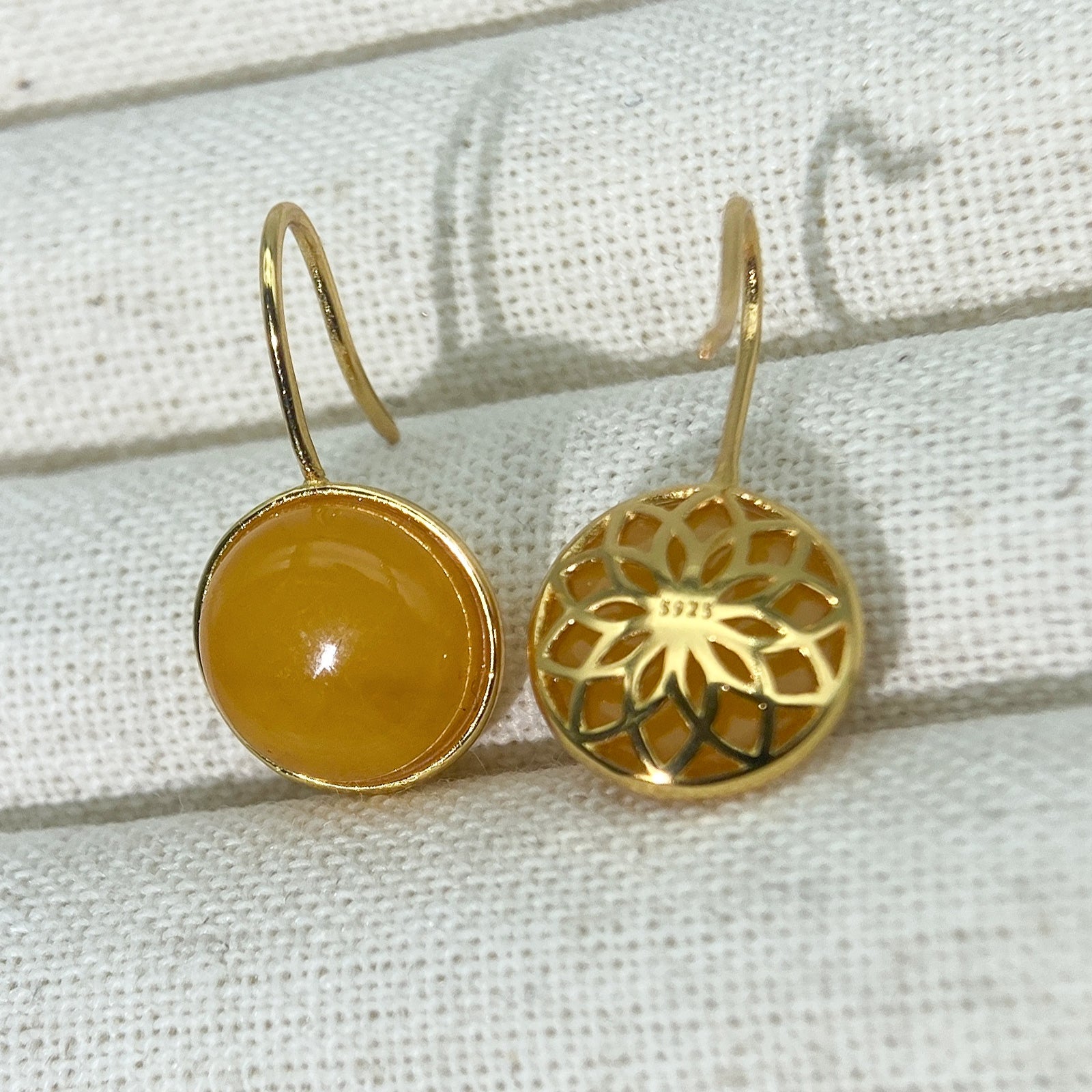 PEETTY natural yellow amber earrings fishhook vintage gemstone dangle detail