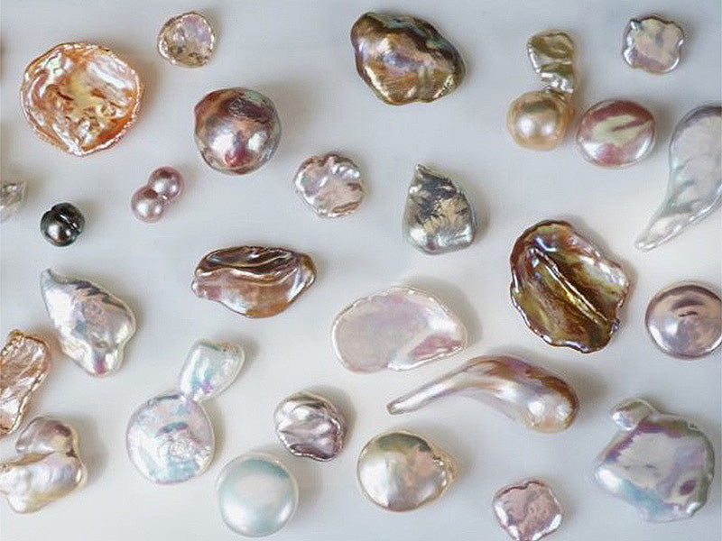 We advocate natural and pure designs. Baroque pearls are born with a beauty of nature. They are individual in shape and elegant in luster. No two baroque pearls are exactly alike and every piece of jewelry that utilizes baroque pearls shows something different.