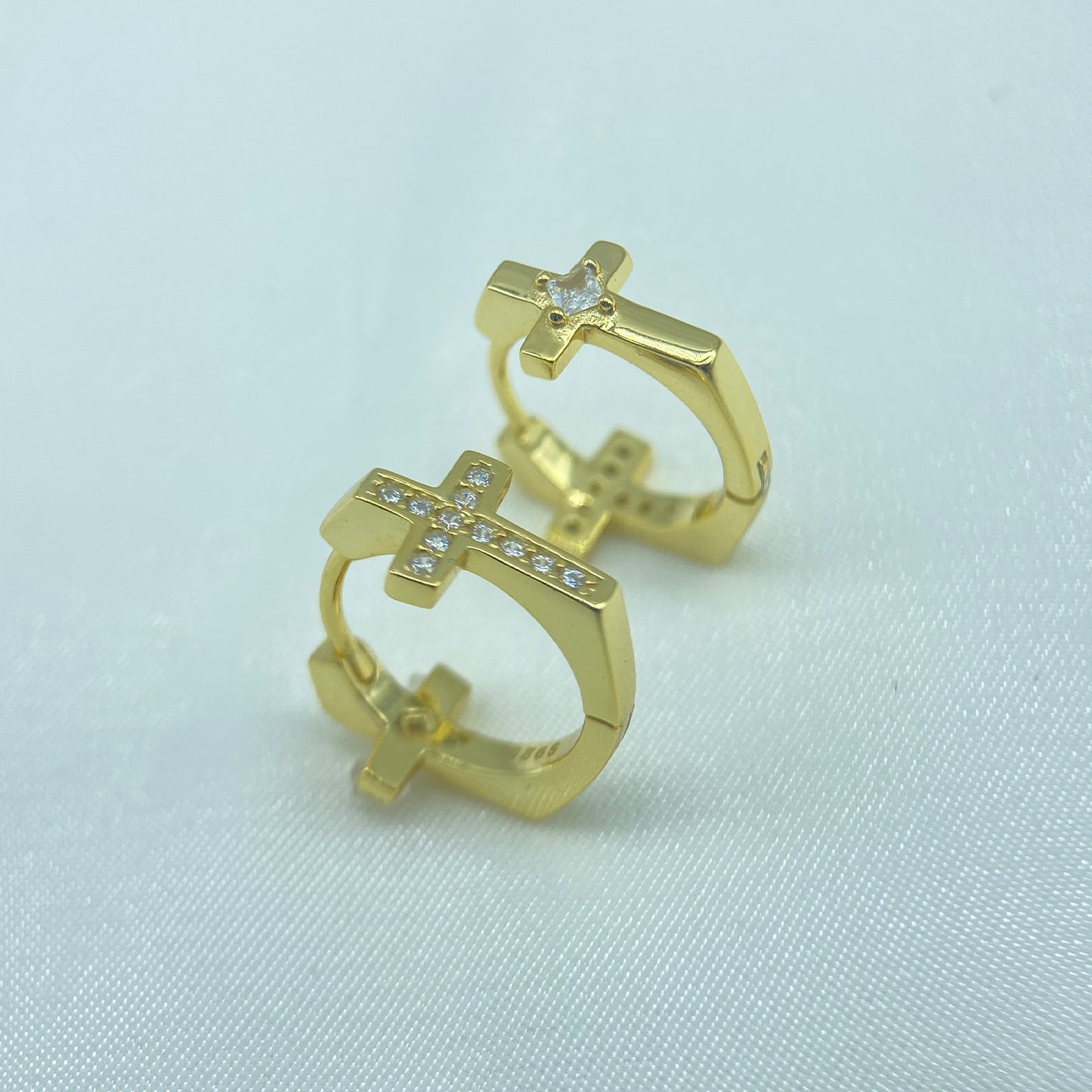 PEETTY small huggie earrings s925 sterling silver cross cubic zirconia detail yellow gold